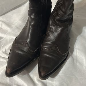 Women’s Italian leather brown boots. Size 7